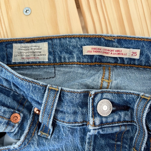 Levi’s Premium Ribcage Straight Ankle Jeans Size 25 High Rise - Picture 6 of 9